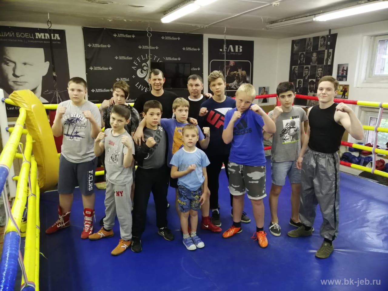 Воспитанники клуба бокса Джеб и гости клуба бокса из Красноярска